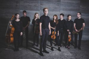 2022 veröffentlichte das Aurora Oktett sein Debütalbum bei dem Label des Schweizer Posaunisten Nils Wogram (nWog Records). Das Aurora Oktett verbindet ein klassisches Streichquartett mit einem Jazz-Quartett aus Trompete, Altsaxophon, Bass und Drums. Das Streichquartett ist mit klassischen Musiker*innen aus Weimar, Berlin und Bonn besetzt. Sie sind zum Teil Mitglieder deutscher Orchester (u.a. Beethoven Orchester Bonn und Brandenburger Symphoniker). Die Musiker des Jazzquartetts sind der Kölner Trompeter Pascal Klewer (WDR Big Band Computers Corner), der Schlagzeuger Tom Friedrich (Monika Roscher Big Band), Kontrabassist Carl Wittig und Altsaxophonist Matti Oehl (Leipziger Jazznachwuchspreisträger 2014). Die drei Erstgenannten waren Mitglieder im Bundesjazzorchester. Seit der Gründung des Aurora-Oktetts 2016 hat das Ensemble verschiedenste Touren durch Deutschland gespielt und ist unter anderem für den 12. Europäischen Jazznachwuchspreis des Jazzfestivals Burghausen nominiert worden. Das Aurora Oktett spielt eigens von Carl Wittig komponierte Musik. Diese lässt sich unter dem Begriff „kammermusikalischer Jazz“ zusammenfassen. Eher in die Spätromantik oder den Impressionismus verweisende Sätze wechseln sich mit modalen Passagen ab. Stark tonale Kompositionen, welche an die Filmmusik der 1960er Jahre erinnern, werden durchbrochen von freien Spielanweisungen. Rubato-Passagen sind genauso zu finden wie treibende Grooves. Besetzung: Matti Oehl – alto saxophone | Pascal Klewer – trumpet | Tom Friedrich – drums | Carl-Christian Wittig – double bass/composition | Izabela Kaldunksa – violin | Anna Prysiaznik – violin | Marie Schutrak – viola |Franziska Ludwig – cello